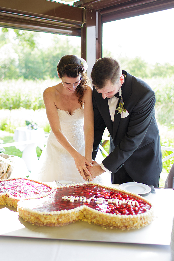 hochzeitstorte-anschneiden