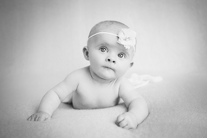 babyfoto-schwarz-weiß