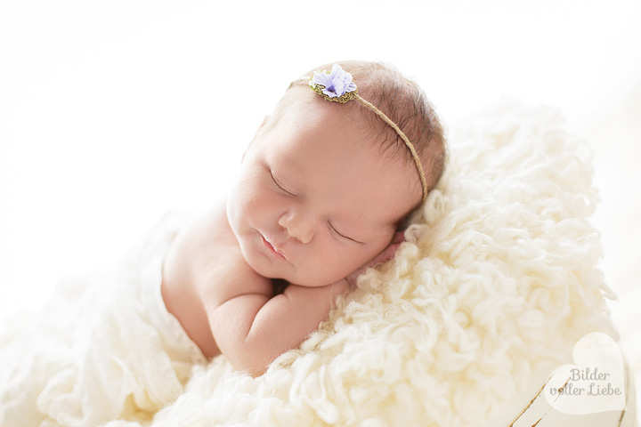 besondere-babyfotos-berlin-babyfotografie-neugeborenenfotos-bilder-voller-liebe