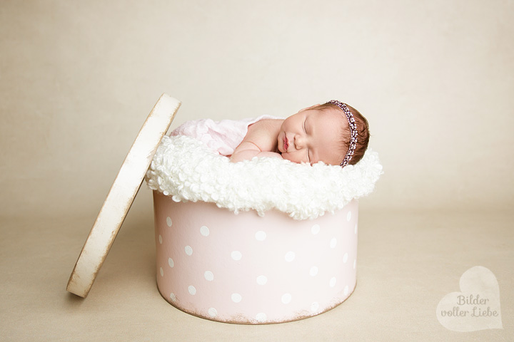 emotionale-babyfotografie-berlin-brandenburg-babyfotoshooting-bilder-voller-liebe-am