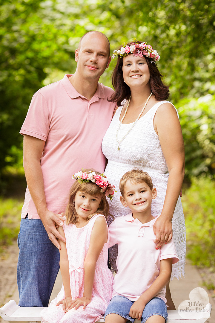 familienfotografie-berlin-familienportrait-besondere-familienfotos-outdoor-fotoshoot