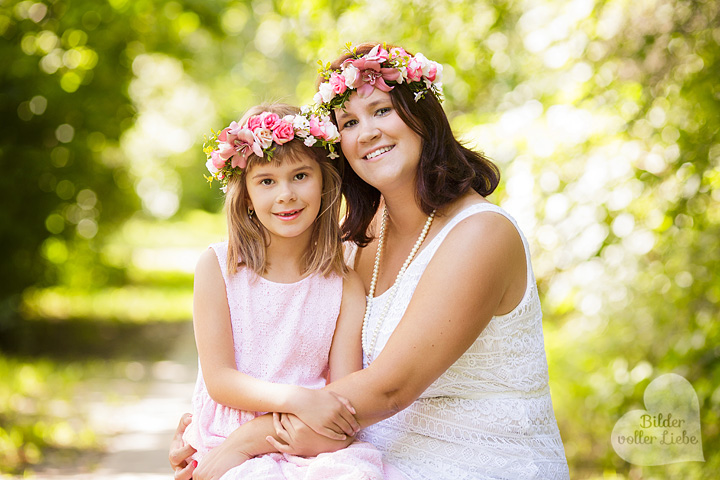 familienfotoshooting-berlin-kinderfotograf_muttertochterfotos-outdoorshooting-hoppegarten