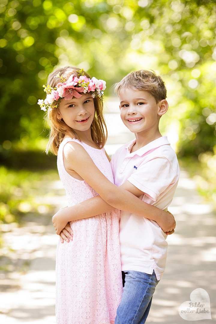 kinderfotograf-berlin-besondere-geschwisterbilder-geschwisterfotos-geschwisterfotografie-familienfotos