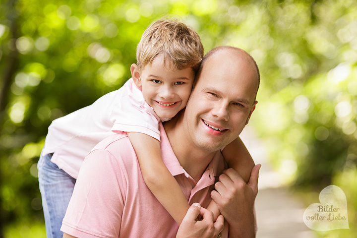 kinderfotografie-berlin-vatersohnfotos-familienfotoshooting-outdoorshooting-natur