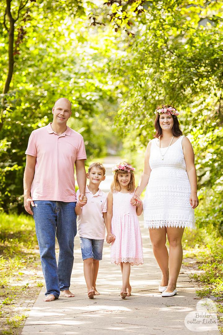 professionelle-familienfotos-berlin-familienfotografie-elternkindfotos-naturfotoshooting-outdoorshooting